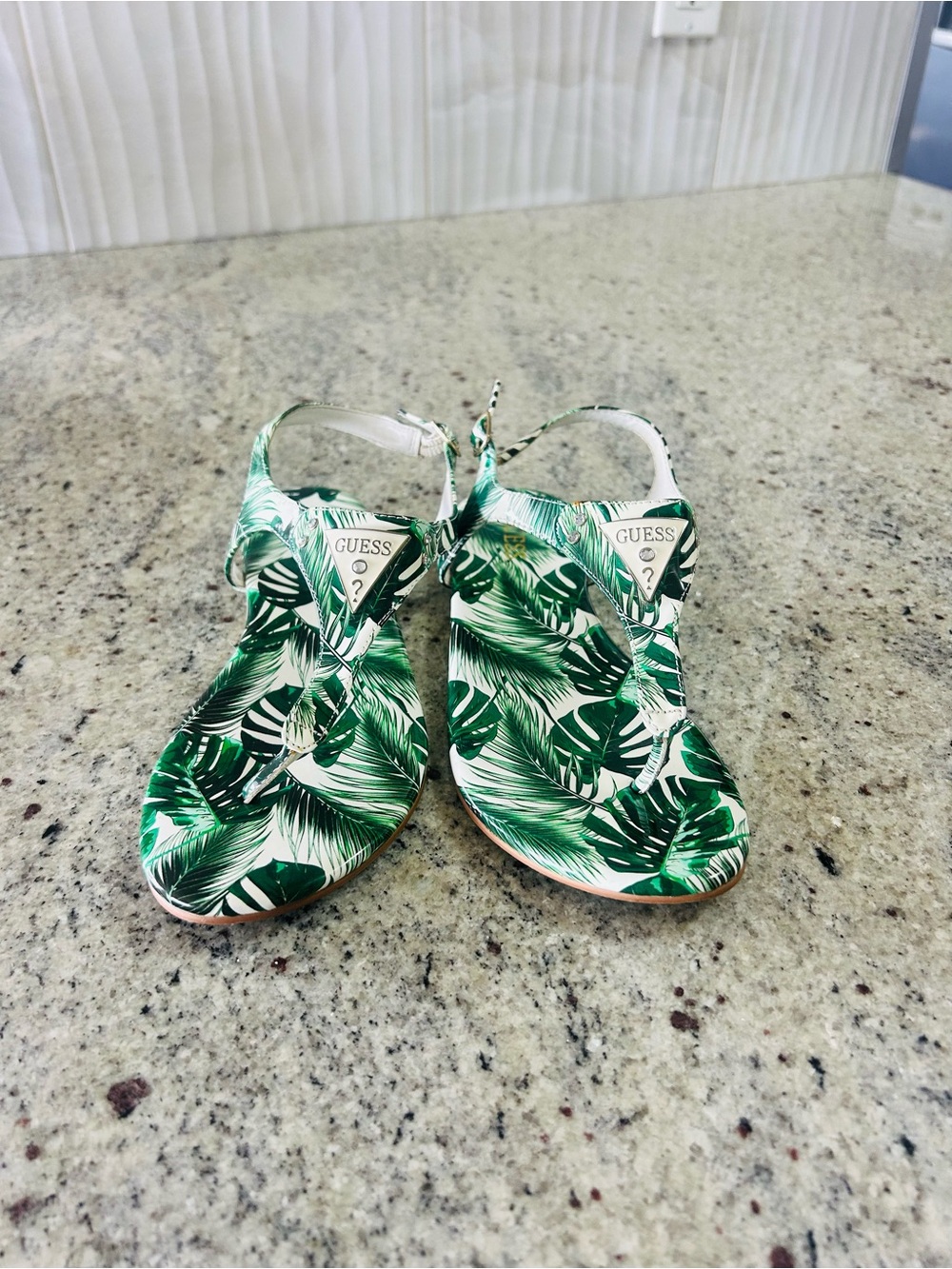 GUESS Green & White Leaf-Print T-Strap Sandals